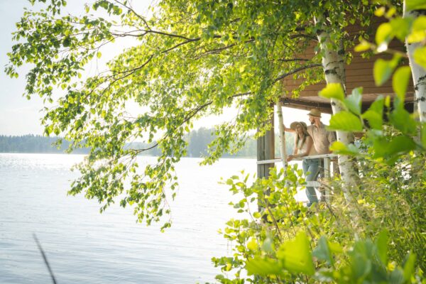 Kesäistä järvimaisemaa.