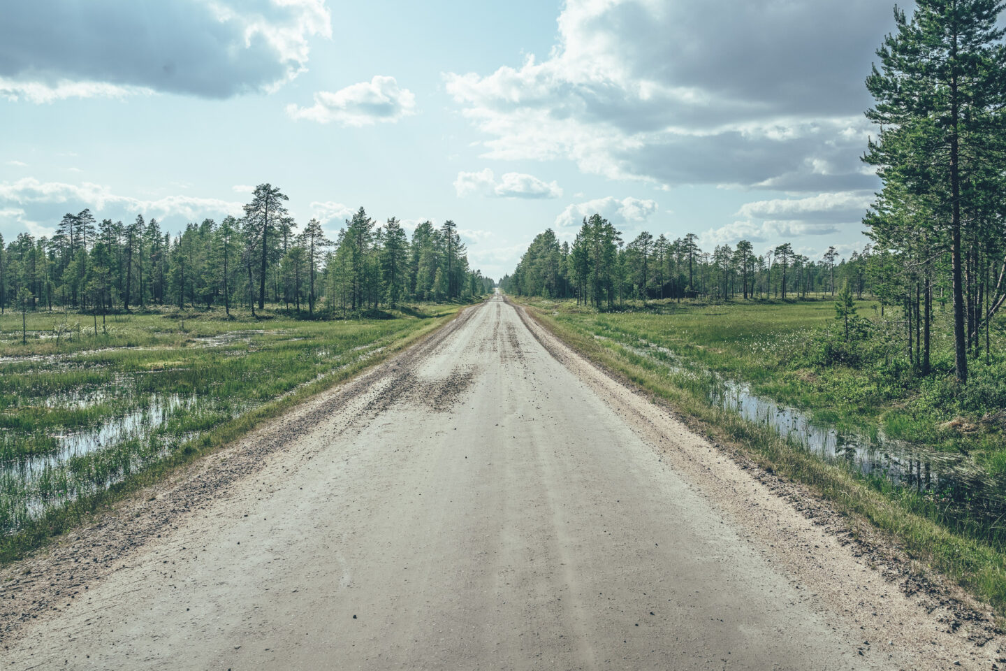 soratie suoalueen halki