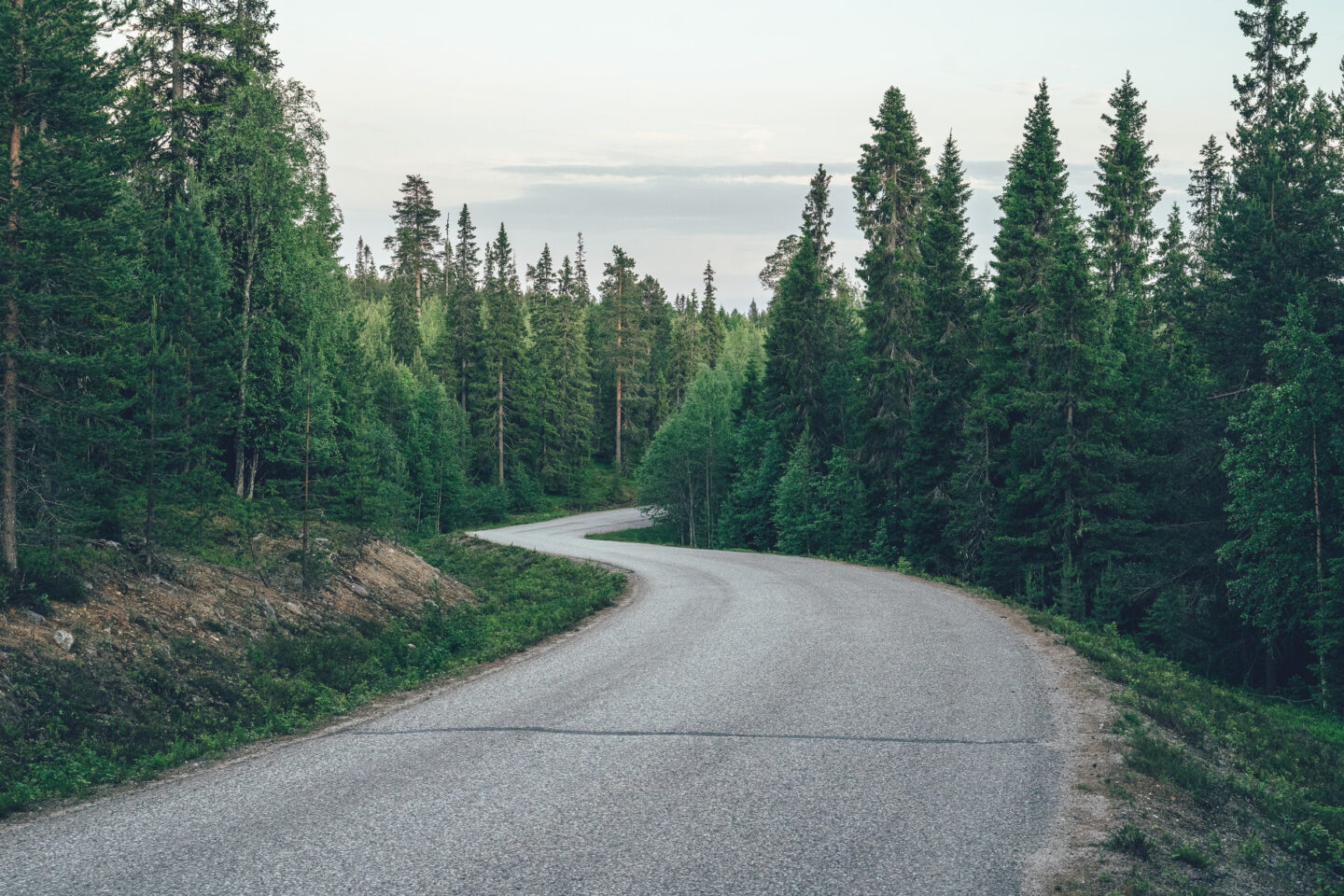 mutkitteleva maalaistie