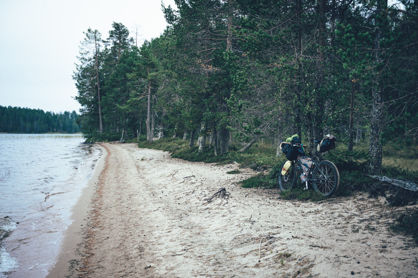 hiekkaranta ja pyörä